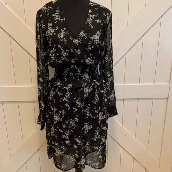Floral Dress for Women - Size Small from Suzy Shier - Picture 6 of 6